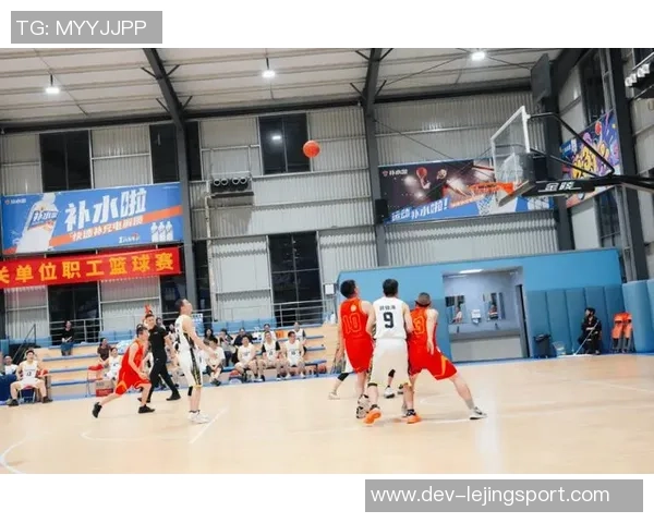 篮球接力赛场上的激情与团队合作精神的完美展现